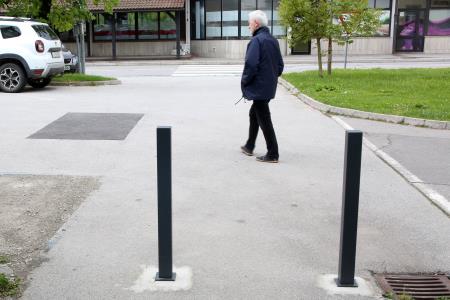 Novi označevalni stebrički 01 foto Ljubo Vukelič